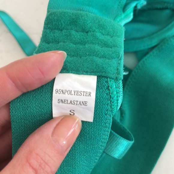 Emerald green matching bra and garter set - Picture 5 of 5